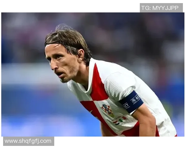 莫德里奇:足球场上的魔法师如何影响比赛与球队的未来发展 莫德里奇:足球场上的魔法师如何影响比赛与球队的未来发展