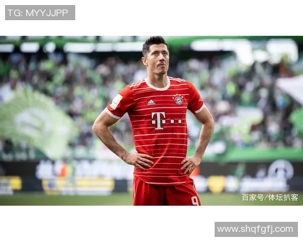 莱万重返德甲战旧主拜仁球迷怒斥其忘恩负义情绪高涨 莱万重返德甲战旧主拜仁球迷怒斥其忘恩负义情绪高涨