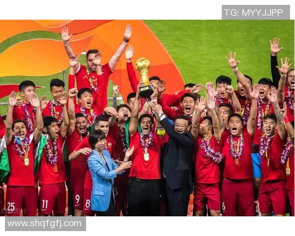 2015年中超巅峰对决上港与恒大激情碰撞引发的足球盛宴 2015年中超巅峰对决上港与恒大激情碰撞引发的足球盛宴