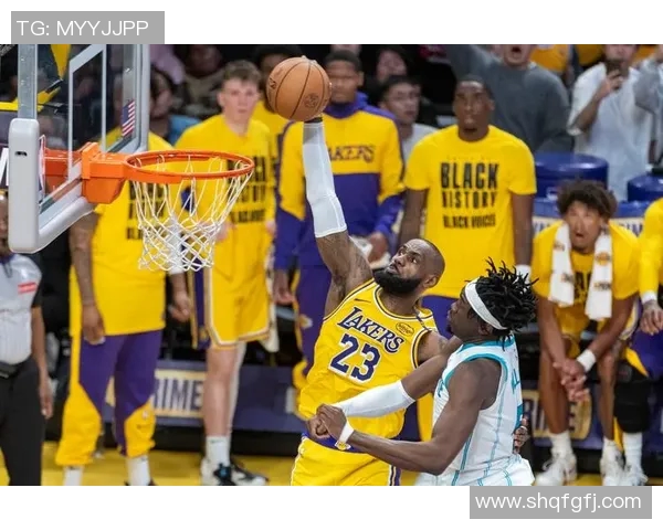 2011年黄蜂与湖人激战回顾：经典对决中的精彩瞬间与战术较量